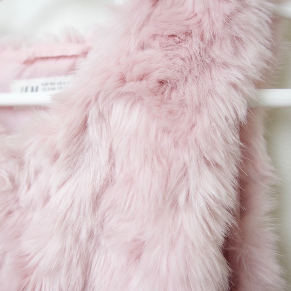 H&M Faux Fur Vest (Soft Pink) 3- 4Y - Picture 7 of 7